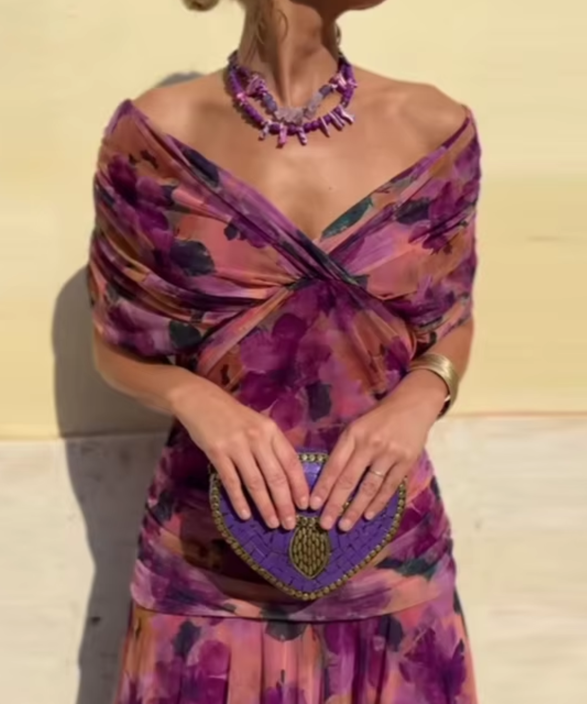 Ágnes - Elegáns Maxi Estélyi Ruha V-kivágással