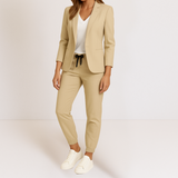 Beatrice | Modern Elegancia Kényelmes Öltönyben