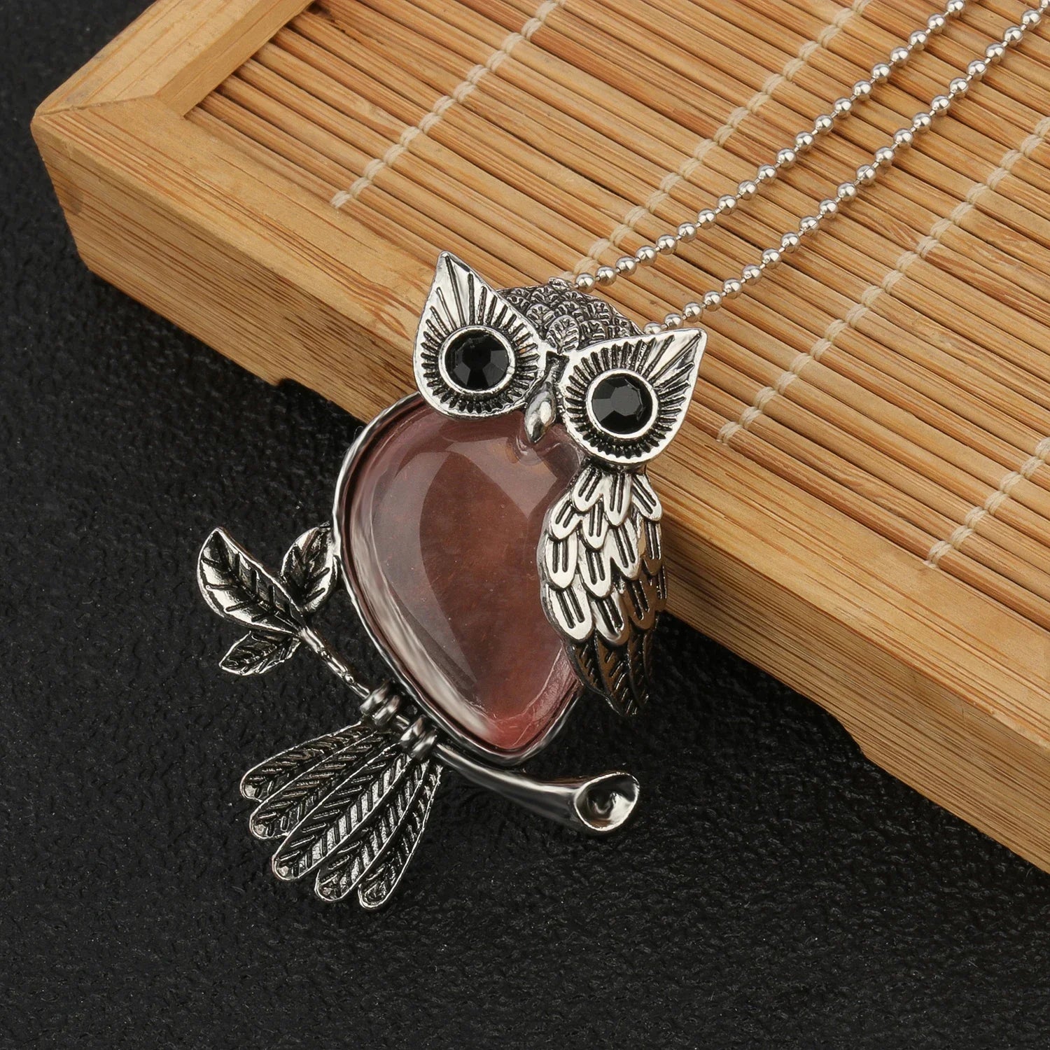 Colar com Pendente de Coruja de Cristal