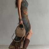 Aszimmetrikus, testhezálló hosszú ruha retro patchwork mintával és magas slicc-cel