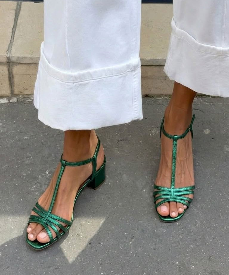 Allegra | Arany Szandálok Napi Elegancia