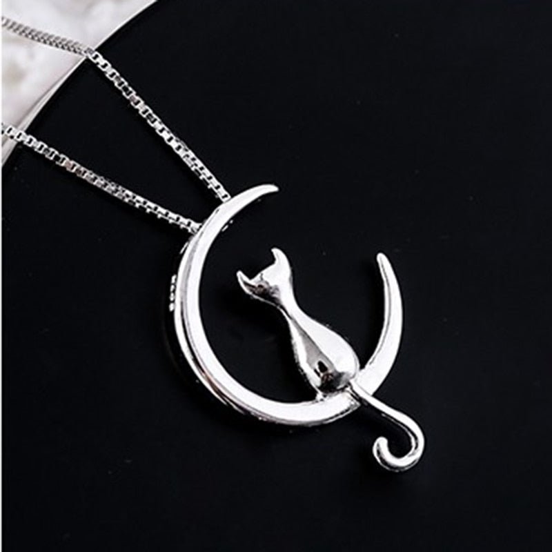 Colar elegante de gato e lua crescente