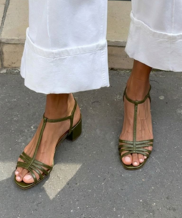 Allegra | Arany Szandálok Napi Elegancia